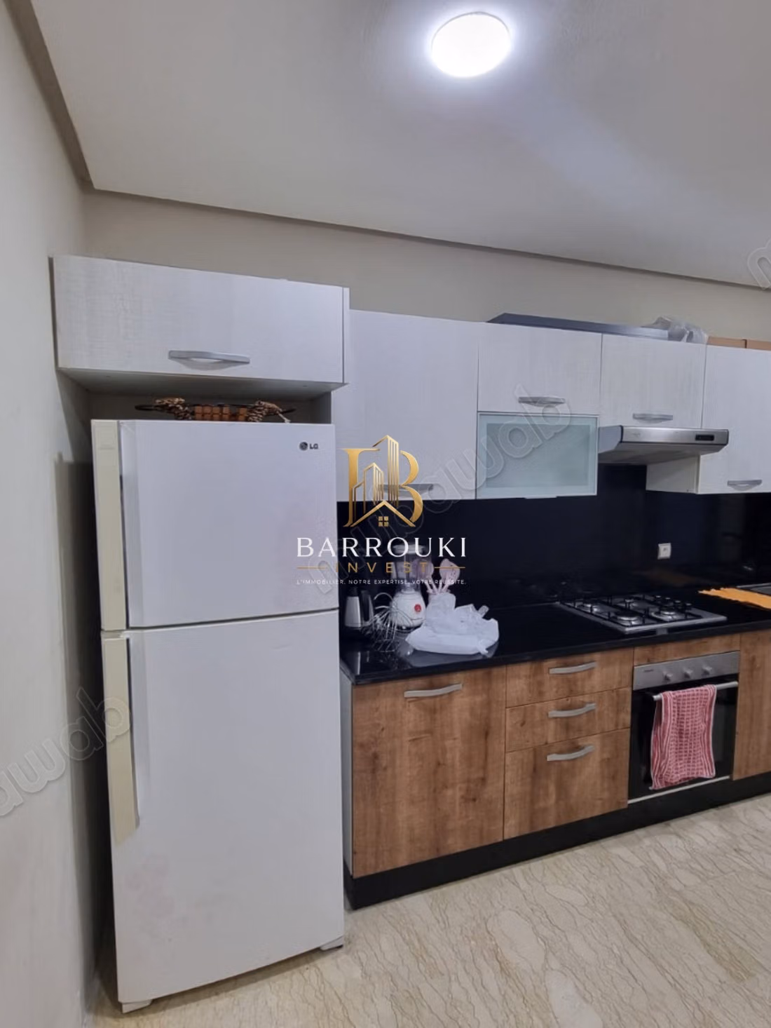 Bel appartement en location à Dar Bouazza.
Superficie 95 m².
Bien meublé