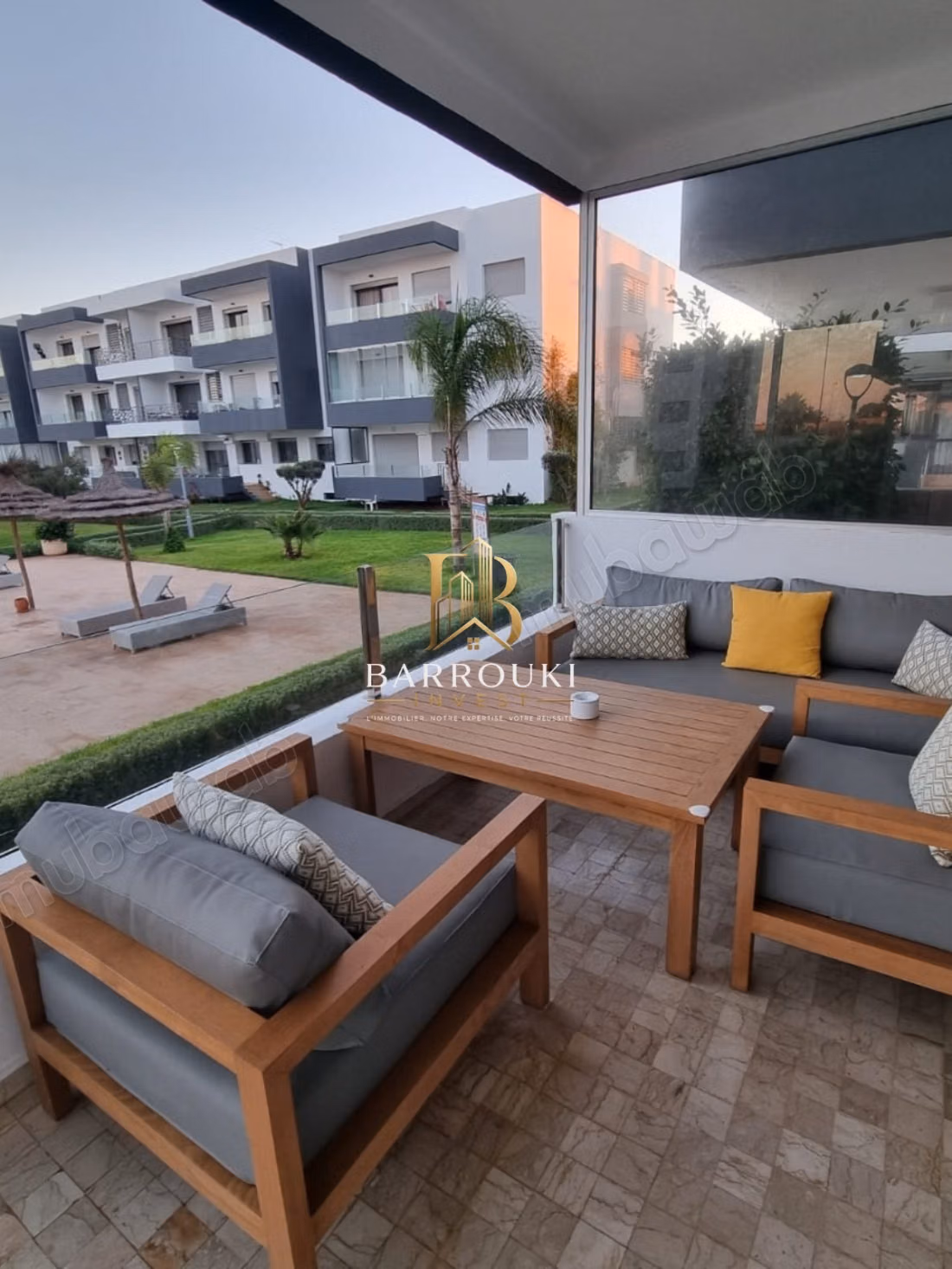 Bel appartement en location à Dar Bouazza.
Superficie 95 m².
Bien meublé