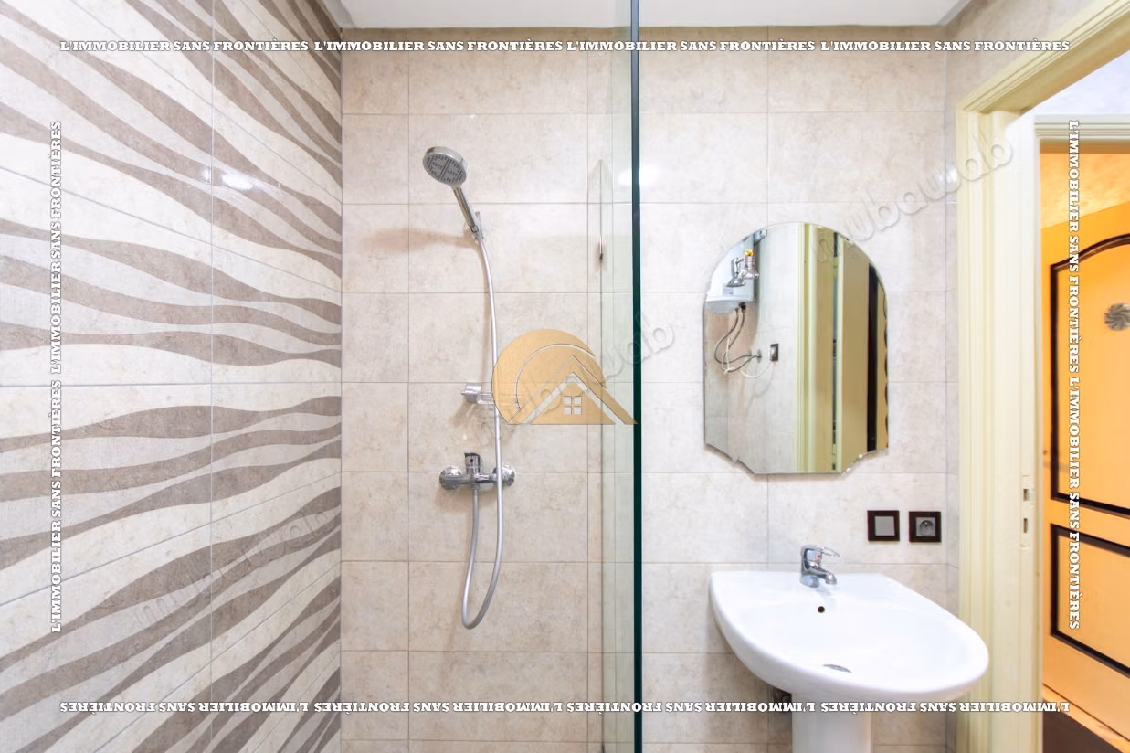 Apartamento amueblado de 52 m² en alquiler en Guéliz - 1 habitación, salón, sala de estar y ascensor