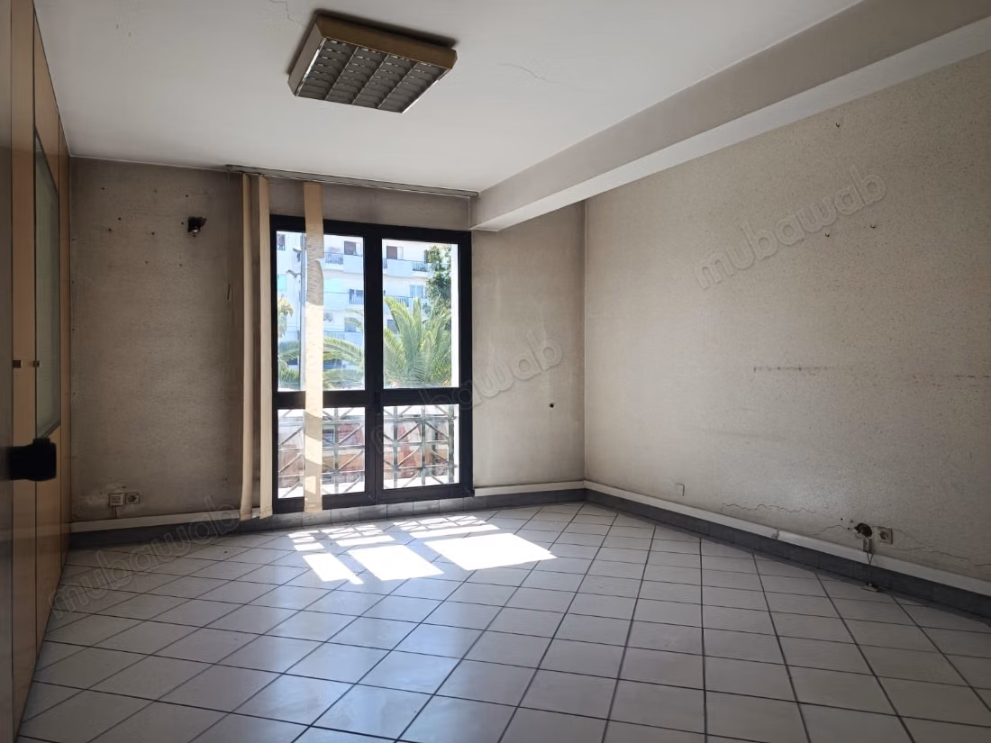 Bureau à louer – 112 m² avec parking
