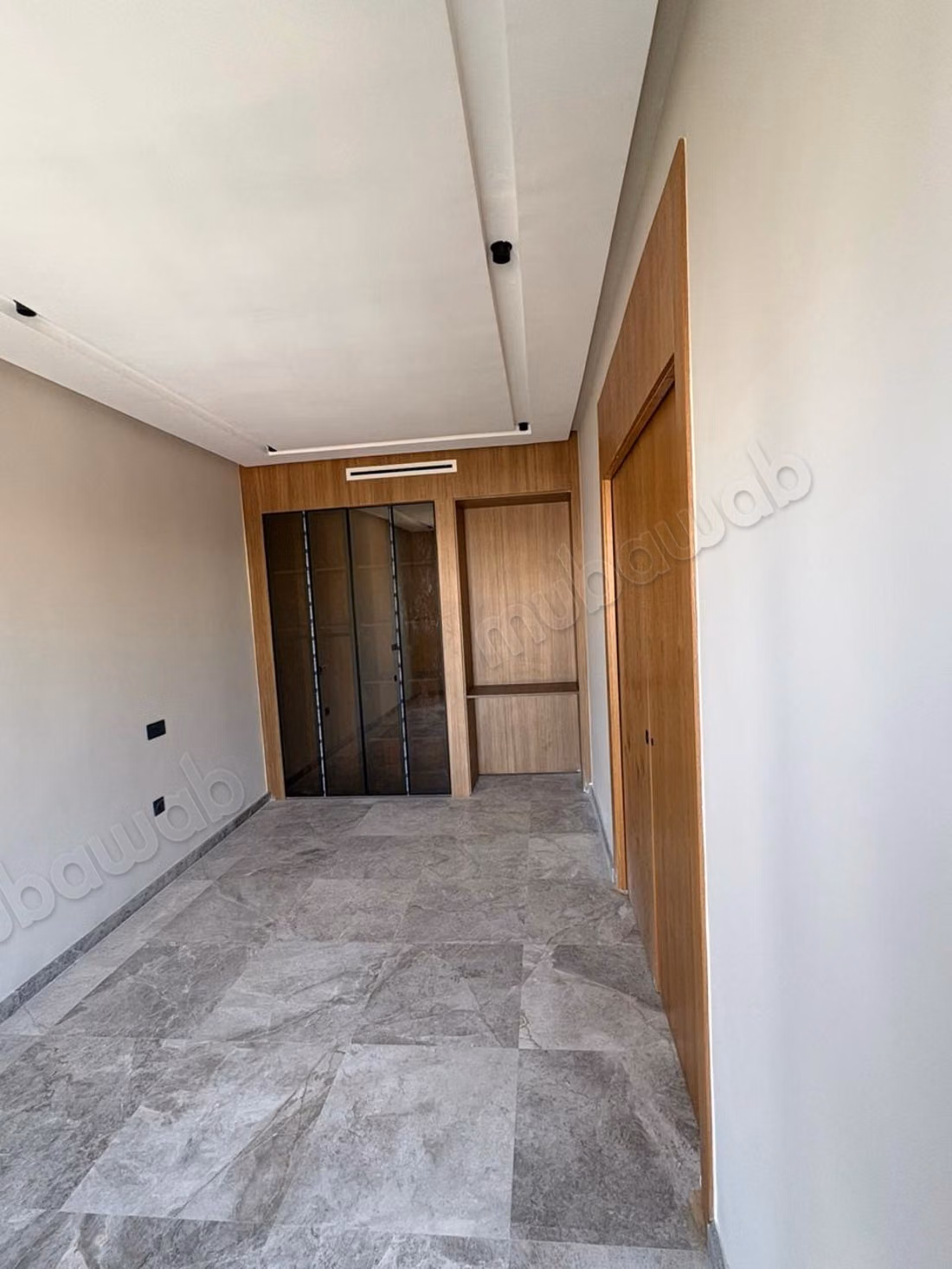 Studio non meublé à louer quartier des hôpitaux