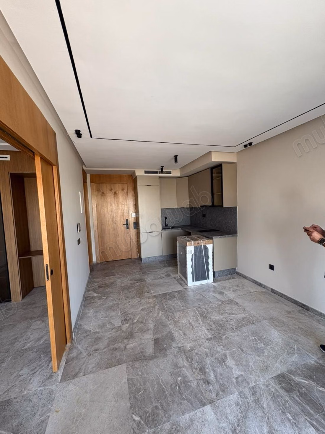 Studio non meublé à louer quartier des hôpitaux