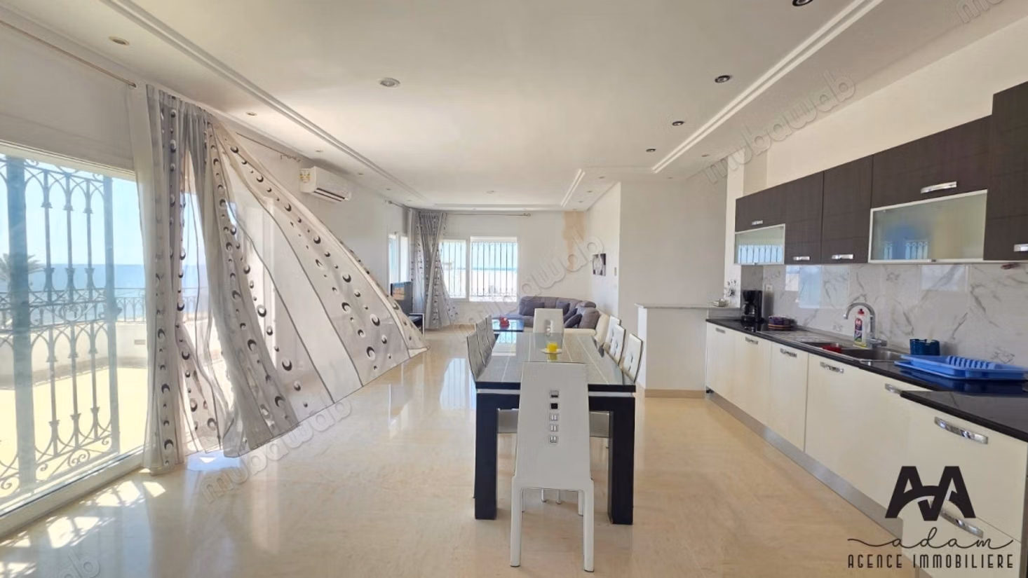 Villa de Style Américain avec Appartement Indépendant