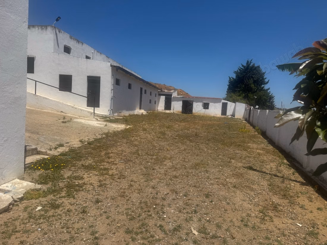 Terrain à vendre. Superficie de 11000 m²