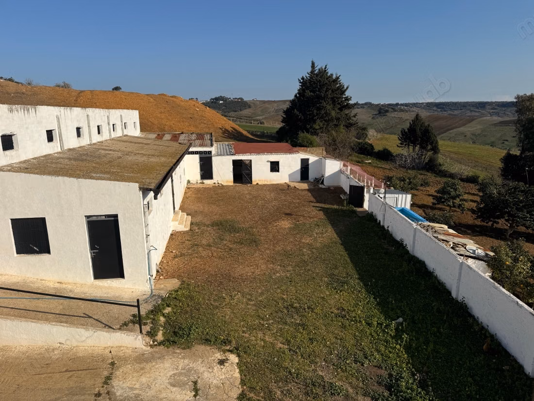 Terrain à vendre. Superficie de 11000 m²