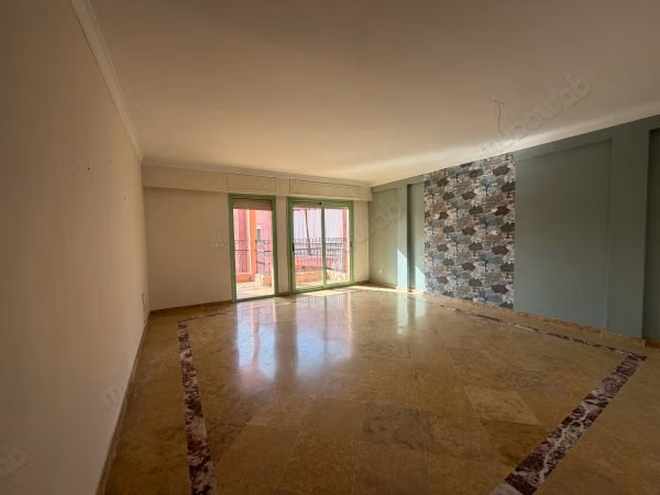 Apartment for sale in Majorelle. 
4 large rooms. 
With Lift, Balcony