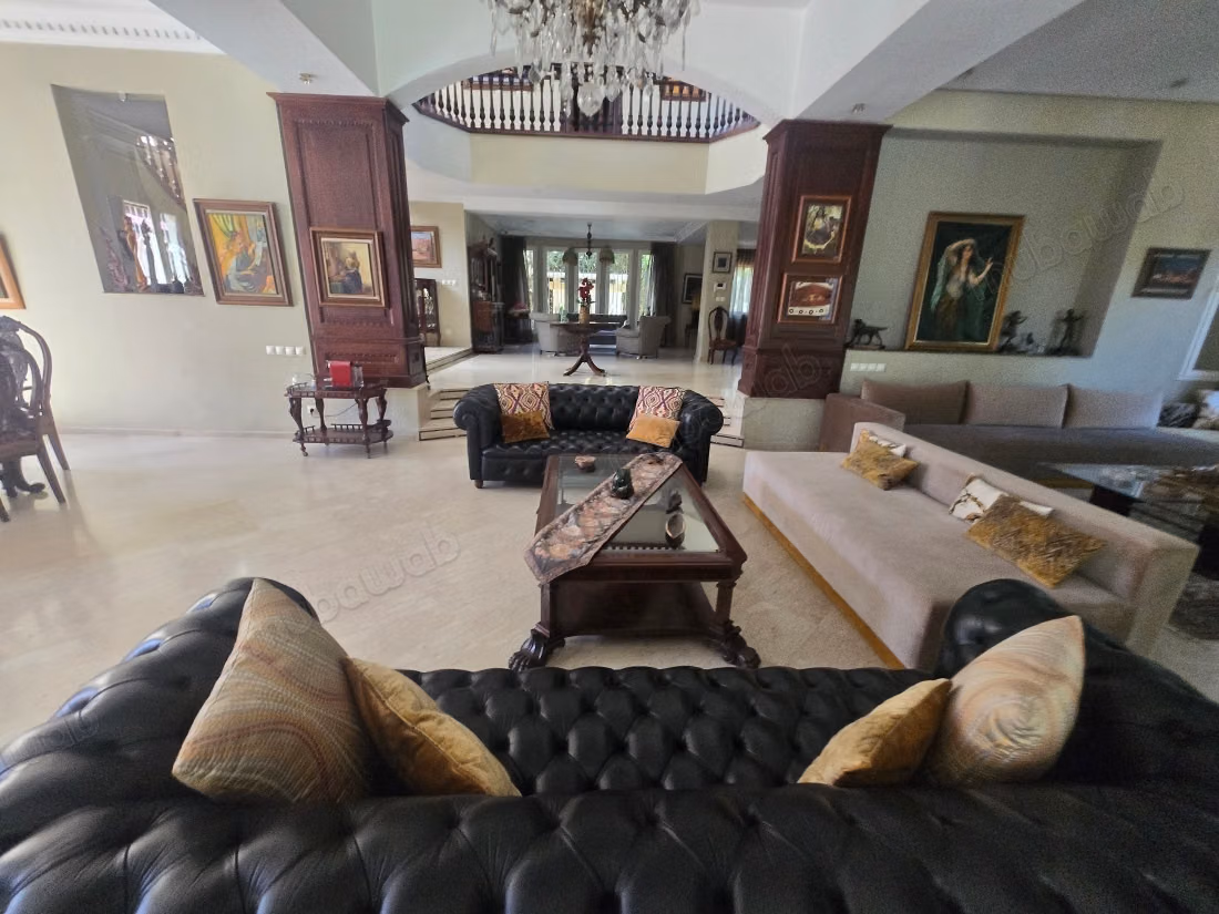 Isolated villa for sale with 4 facades California