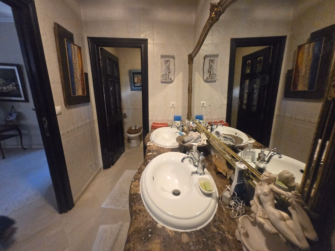 Isolated villa for sale with 4 facades California