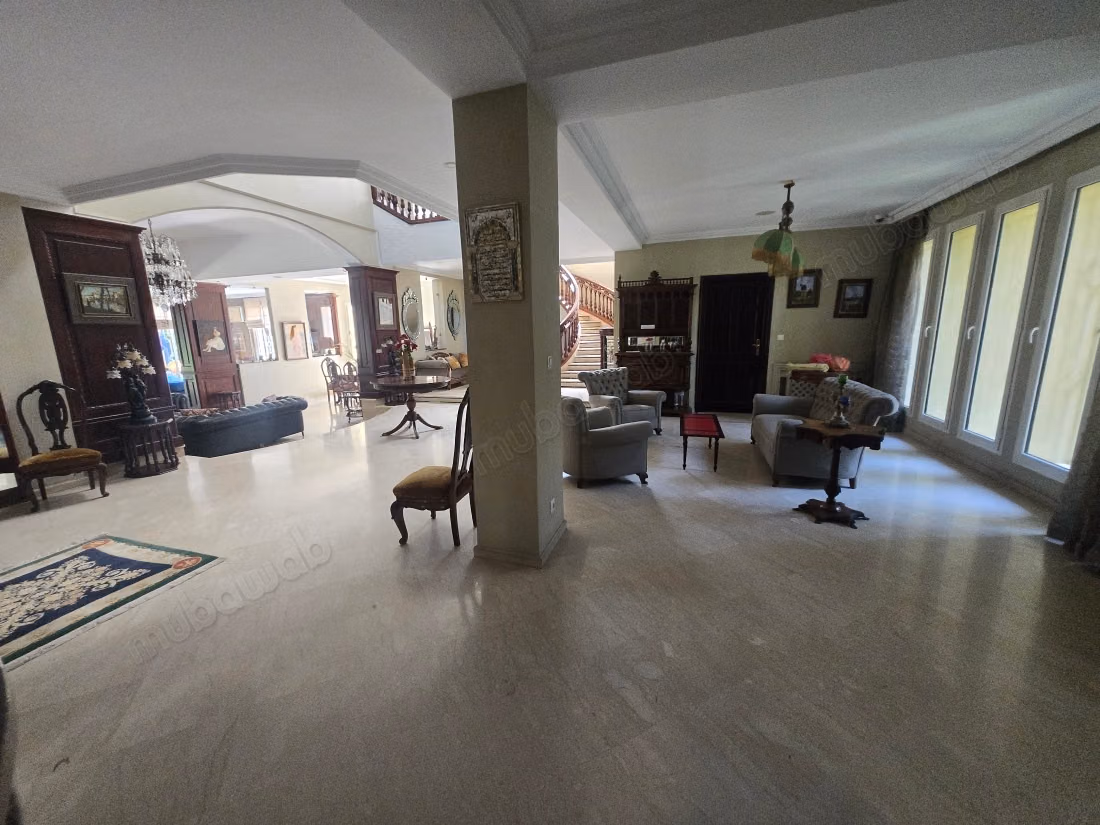 Isolated villa for sale with 4 facades California