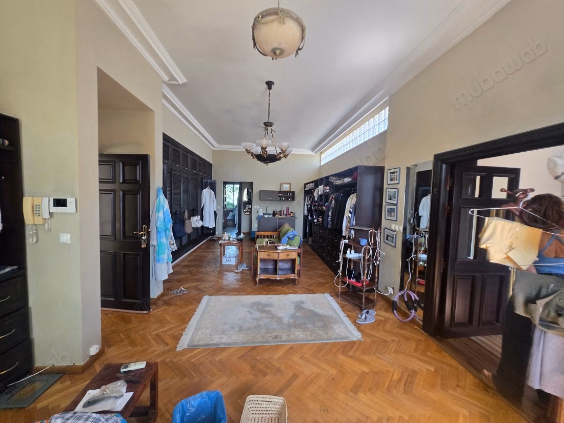 Isolated villa for sale with 4 facades California