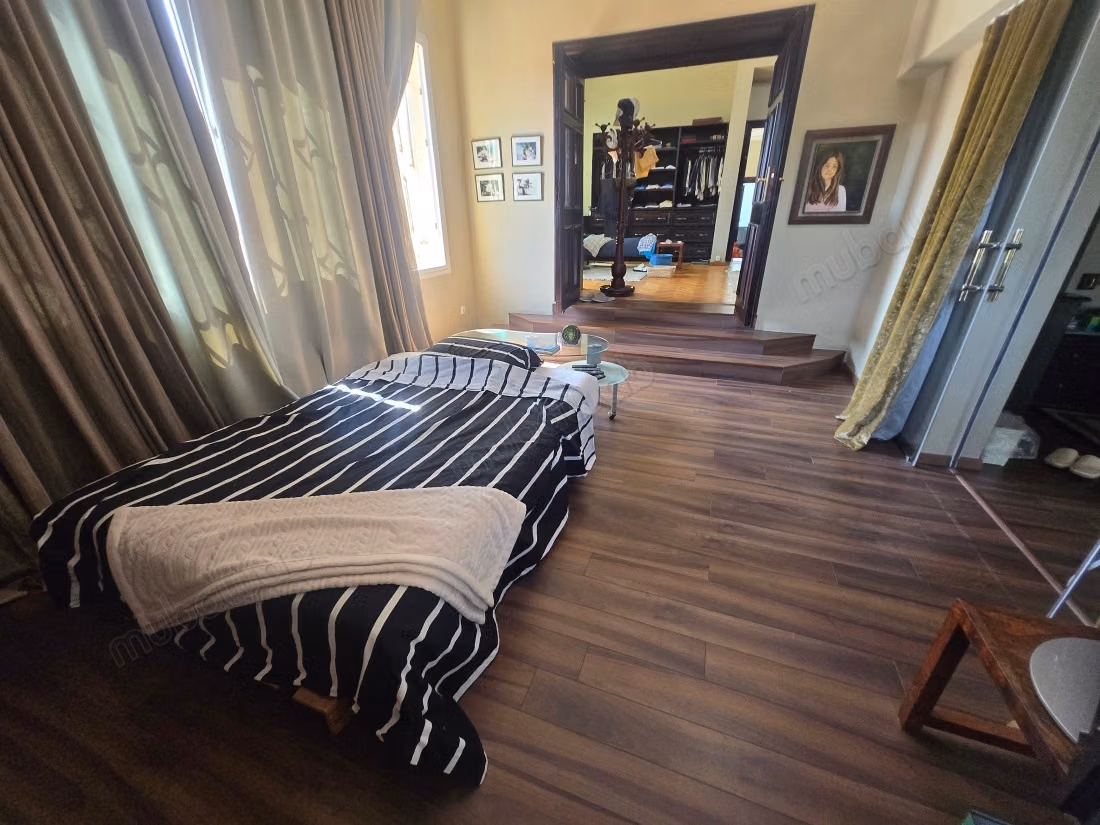 Isolated villa for sale with 4 facades California