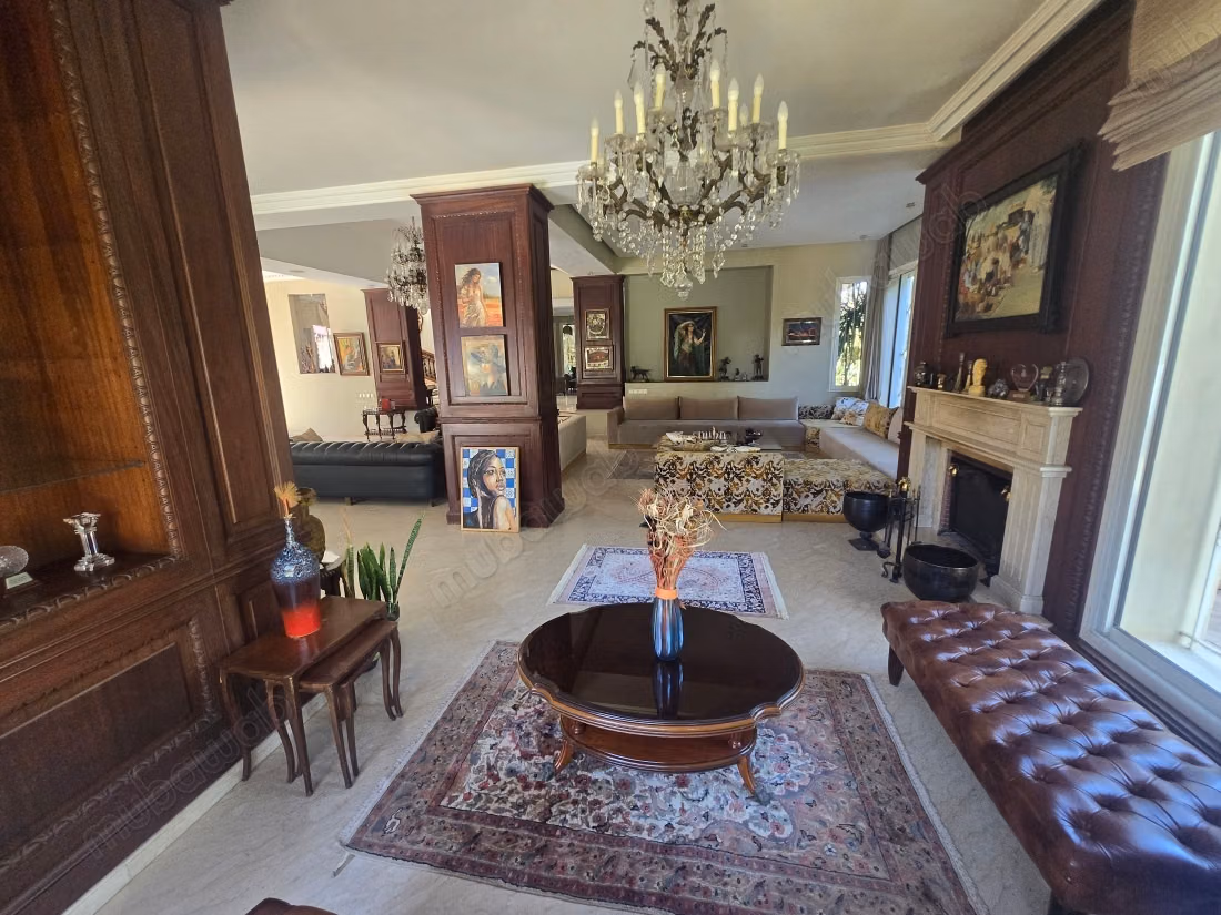 Isolated villa for sale with 4 facades California