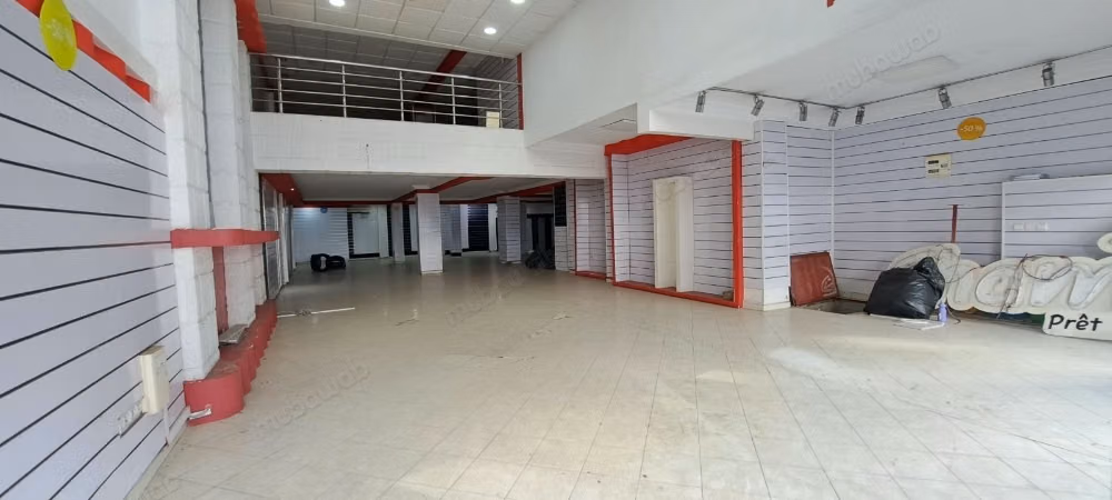 Exceptional Commercial Space on Grand Boulevard