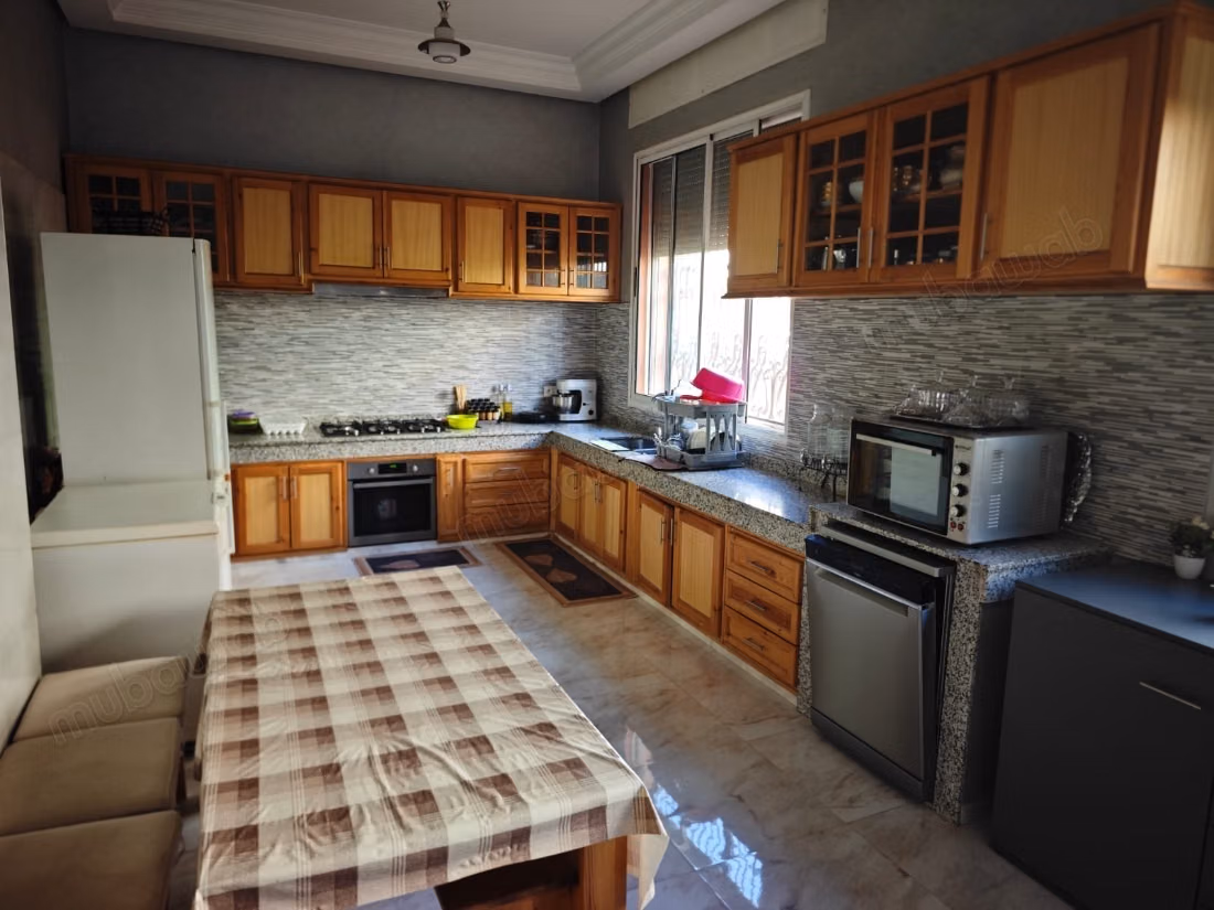 Una bella villa in vendita a Targa, ben tenuta