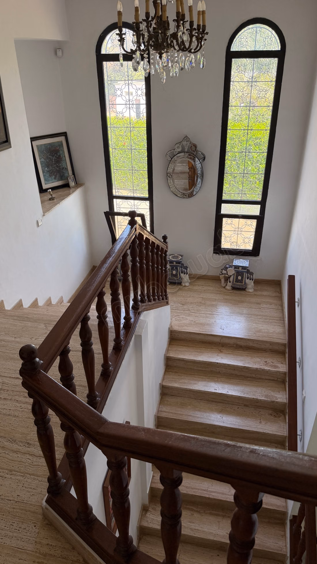 High-end villa for sale in Souissi. Area of 25,000 m². Pool