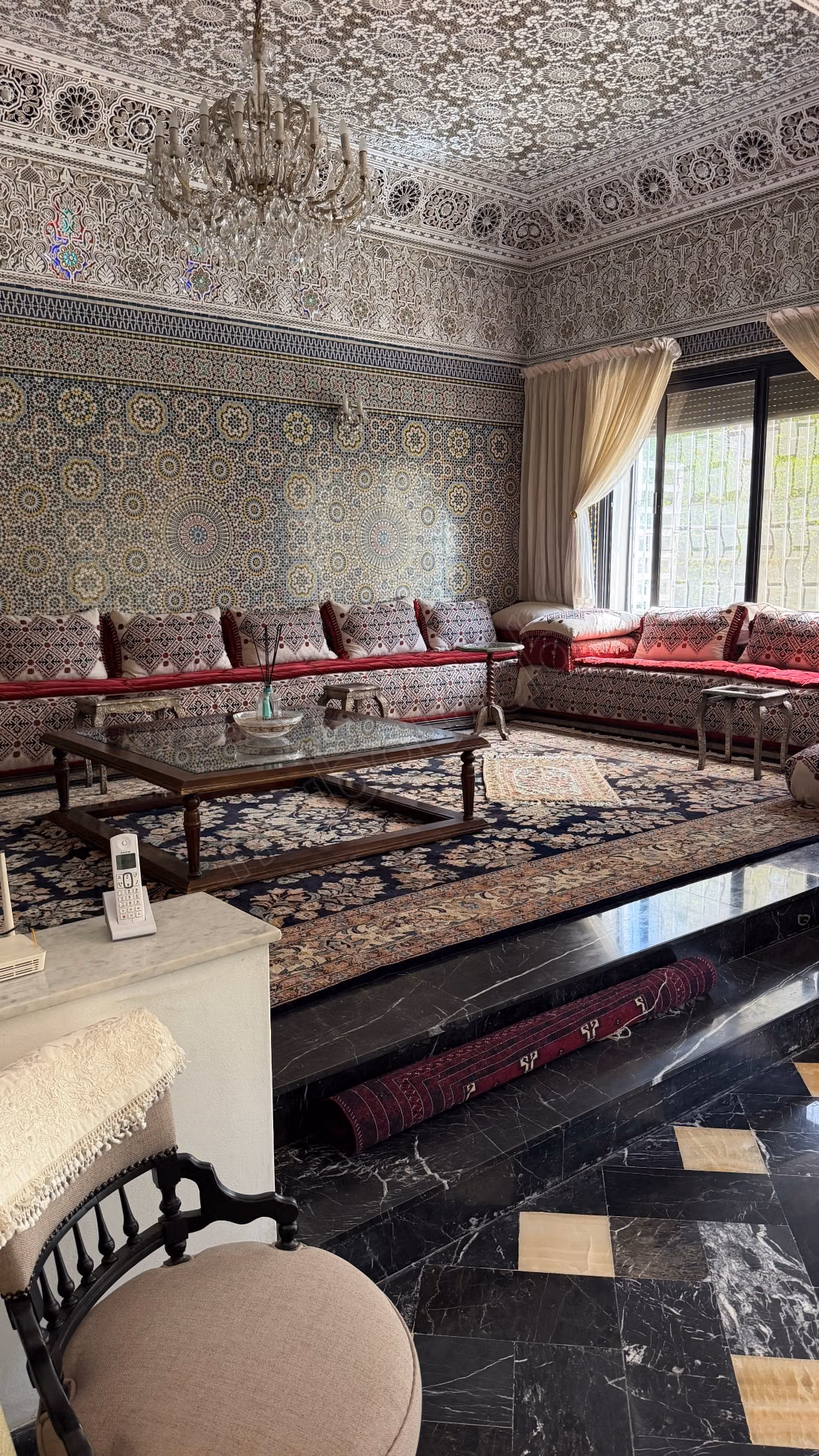 High-end villa for sale in Souissi. Area of 25,000 m². Pool