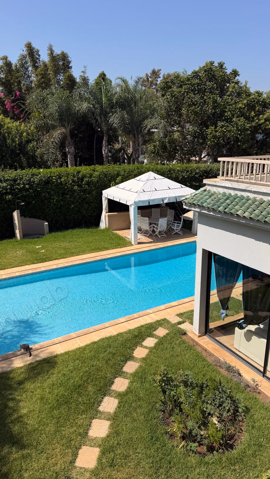 High-end villa for sale in Souissi. Area of 25,000 m². Pool
