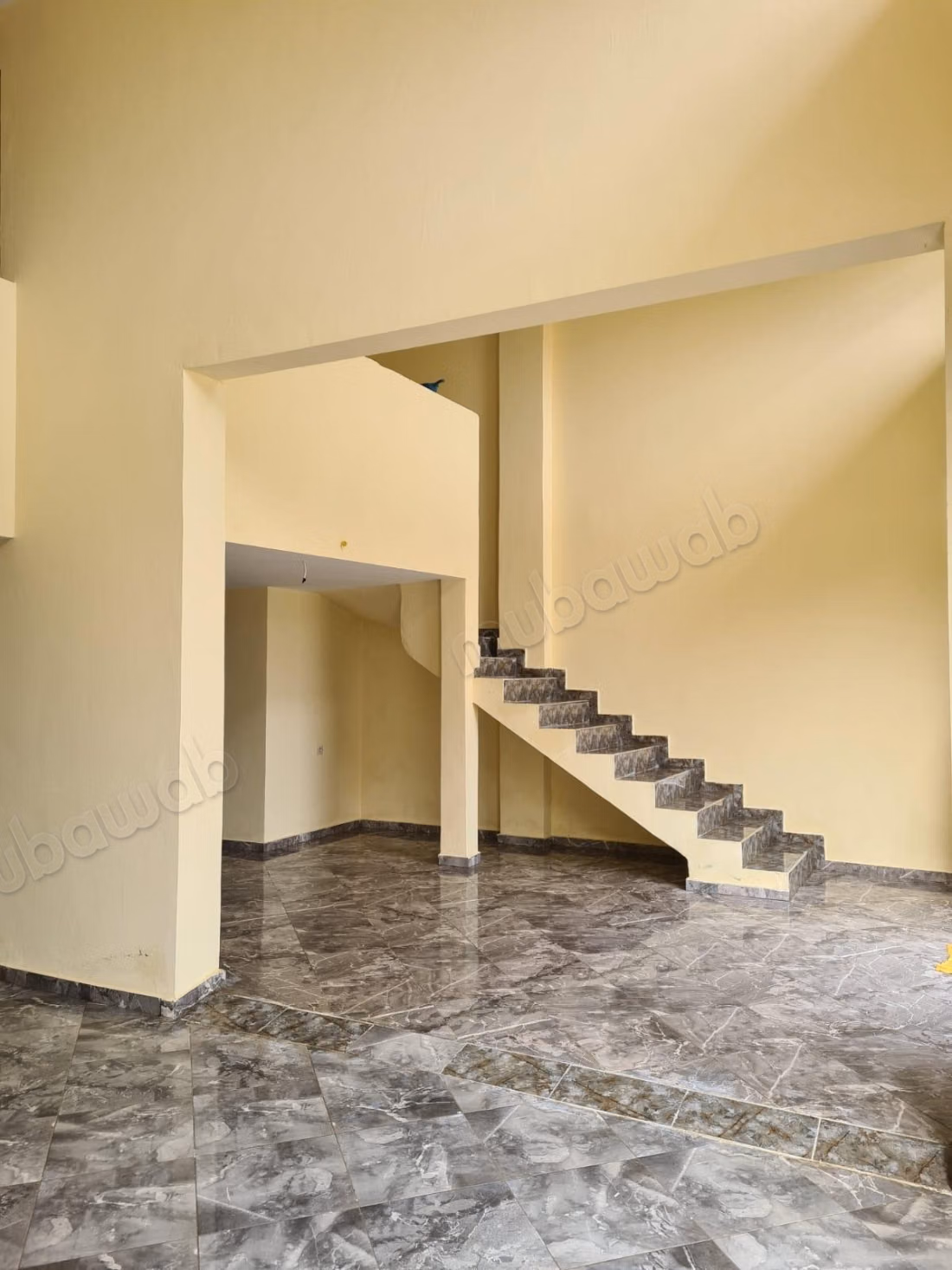 Grand Local commercial de 103m carré 
mezzanine