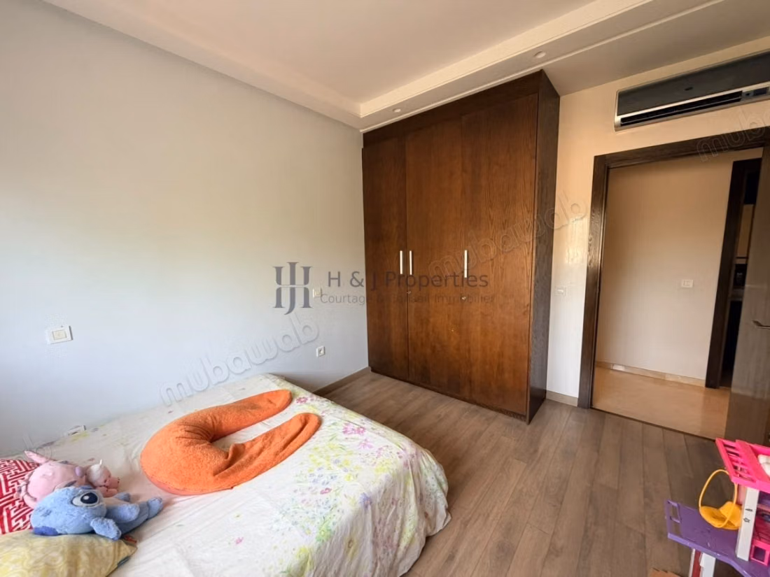 T4 empty 189m² – 3 bedrooms. Staff room – secure residence with pool