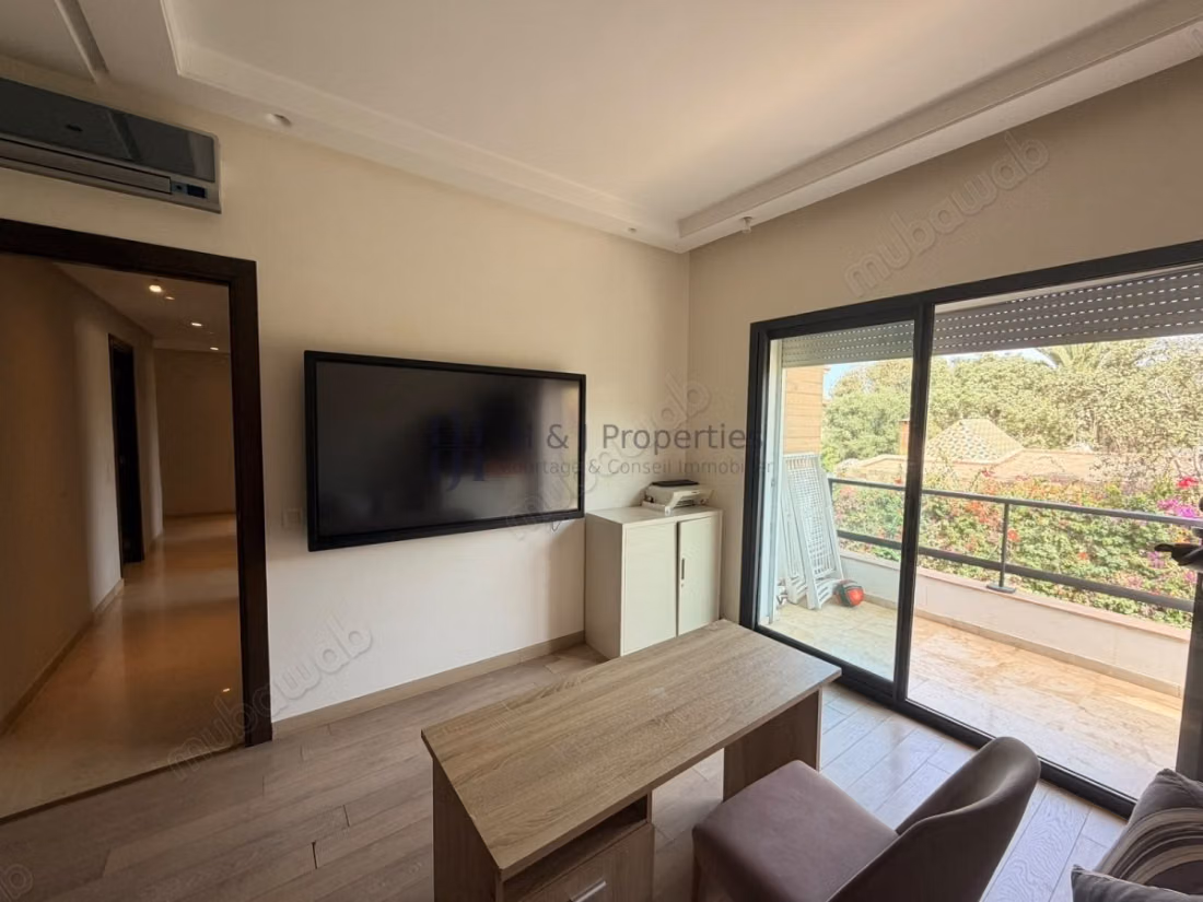 T4 empty 189m² – 3 bedrooms. Staff room – secure residence with pool