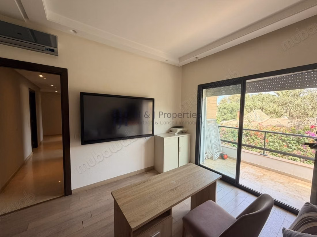 T4 empty 189m² – 3 rooms. Staff room – residence with pool