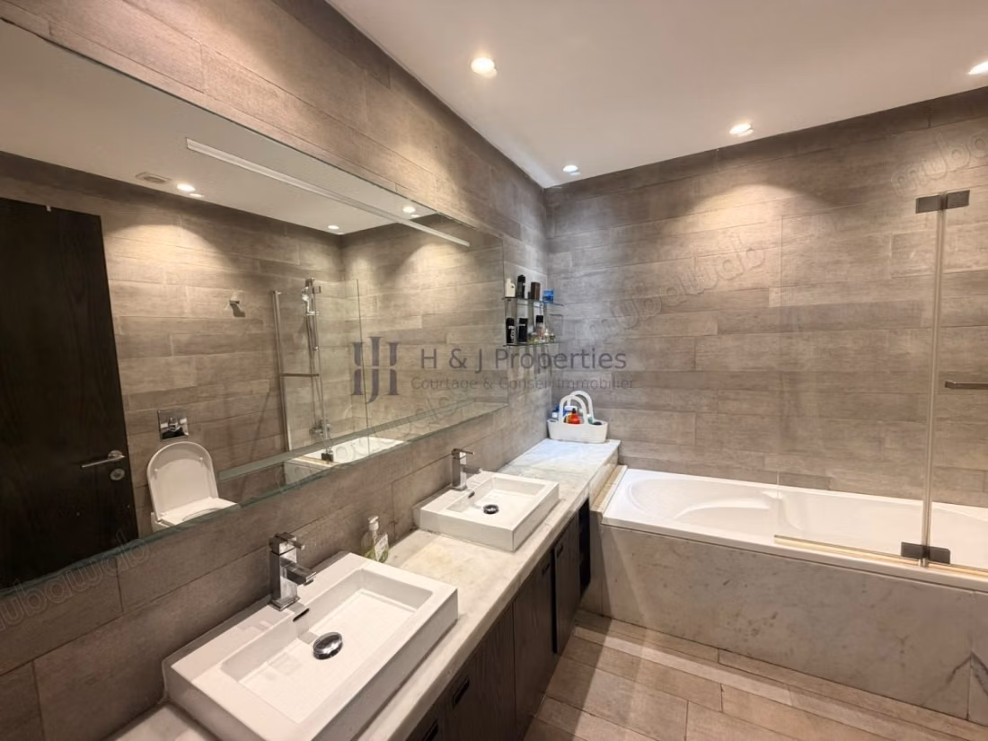 T4 empty 189m² – 3 rooms. Staff room – residence with pool