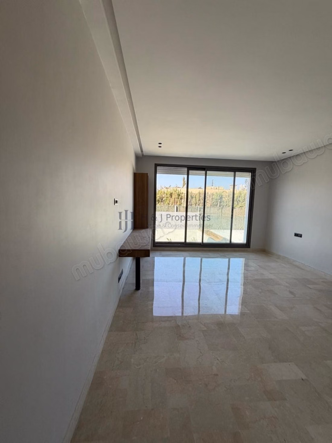 Empty T5 Villa 410m2 – Pool – Secured Residence