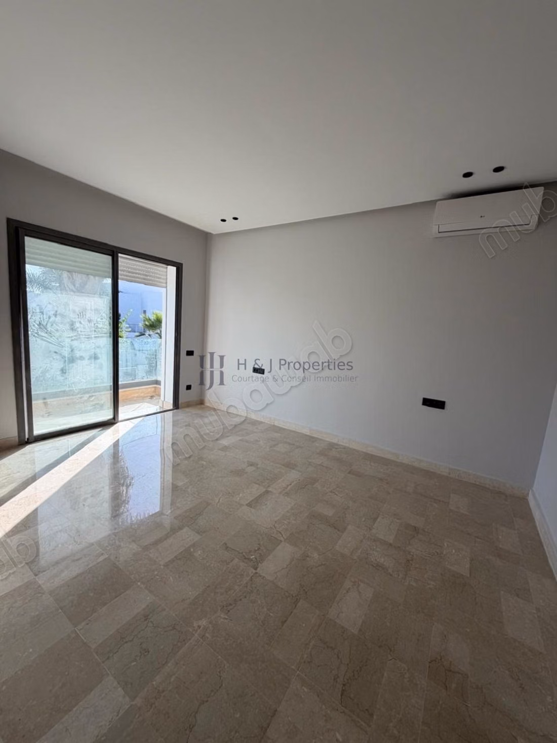 Empty T5 Villa 410m2 – Pool – Secured Residence