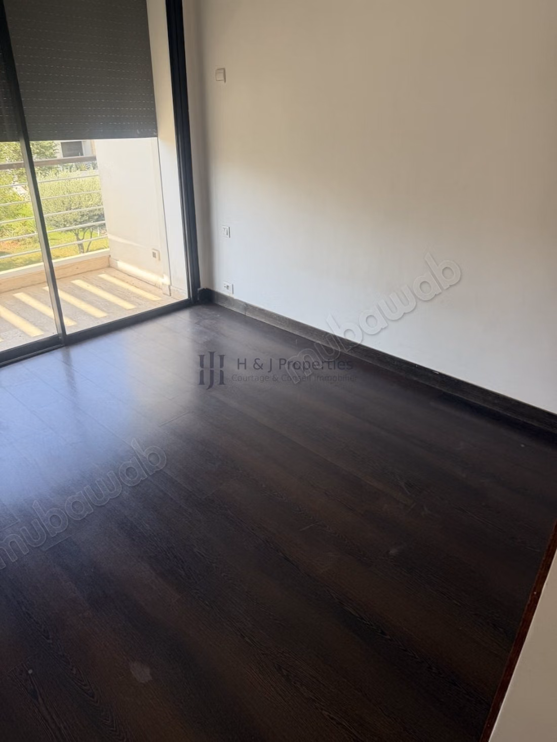 Empty apartment 92m² - 2 bedrooms - terrace