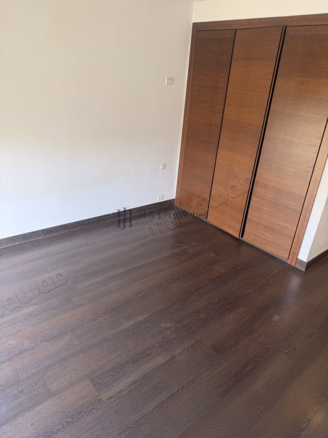 Empty apartment 92m² - 2 bedrooms - terrace