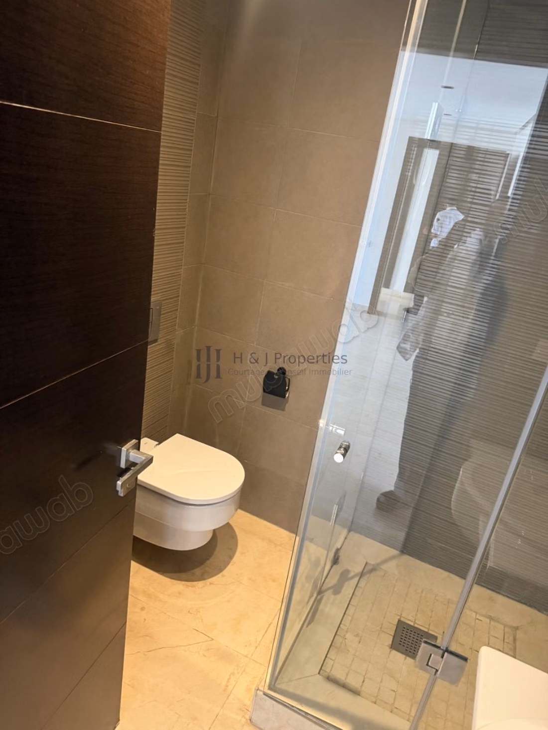 Empty apartment 92m² - 2 bedrooms - terrace