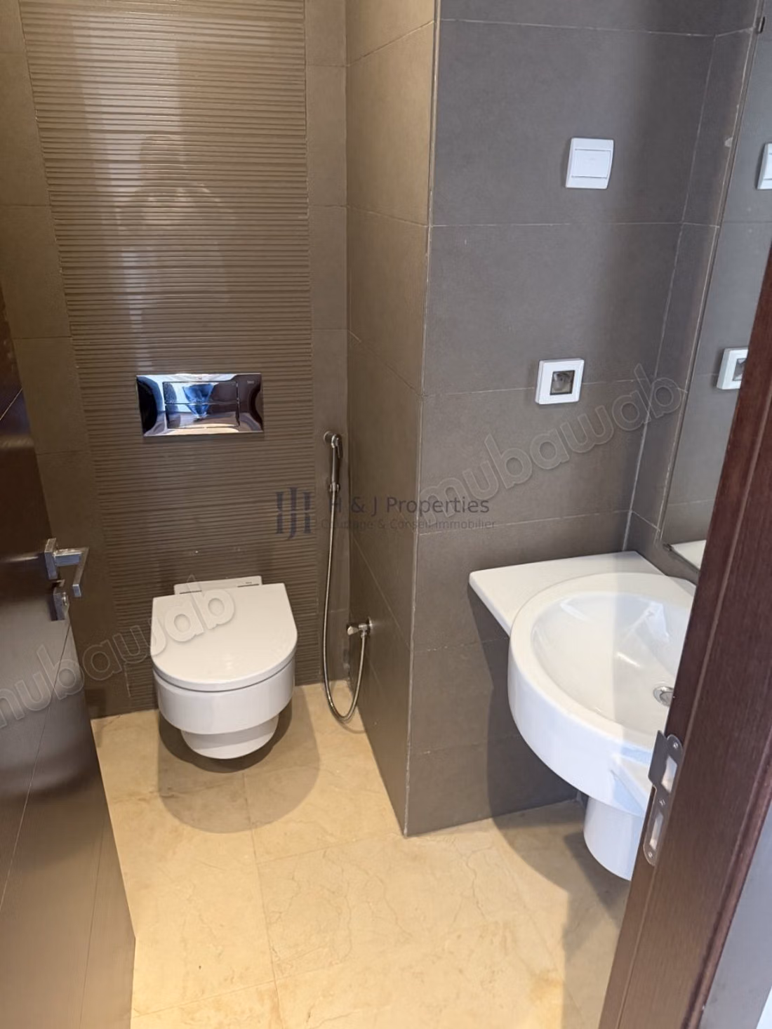 Empty apartment 92m² - 2 bedrooms - terrace