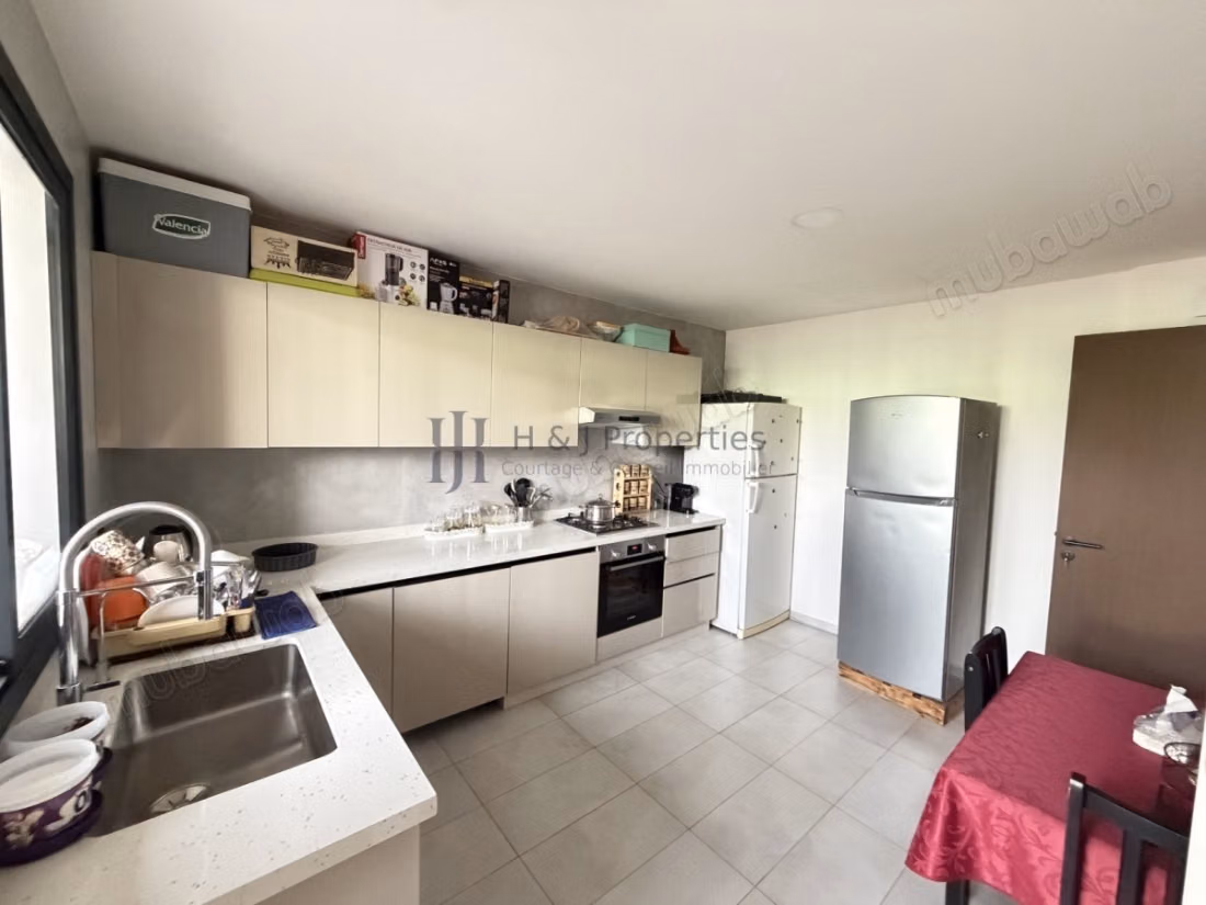 T4 empty duplex 235m² 3 bedrooms staff room