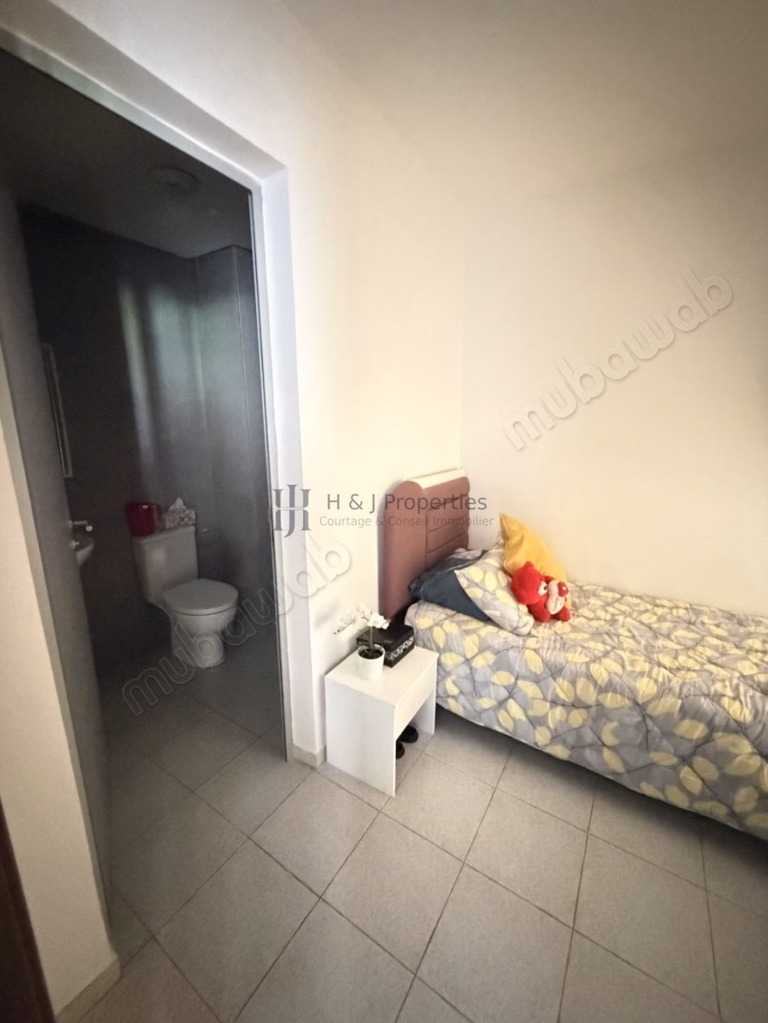 Empty duplex 235m² 3 bedrooms and staff room