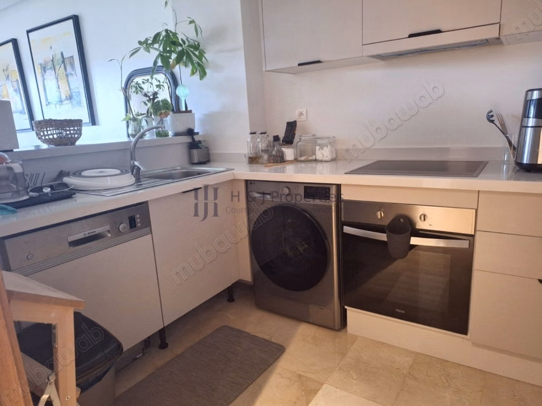 Furnished T2 80m² residence with pool