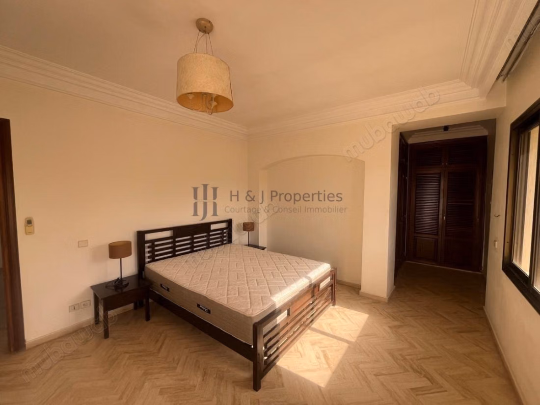 T4 empty duplex of 230m² 3 bedrooms