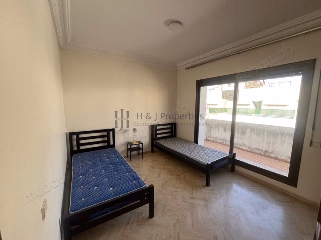 T4 empty duplex of 230m² 3 bedrooms