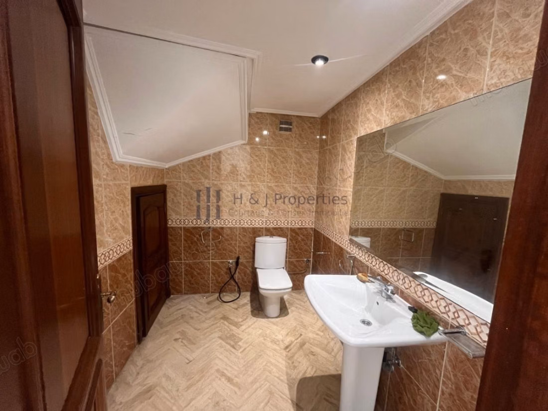 T4 empty duplex of 230m² 3 bedrooms