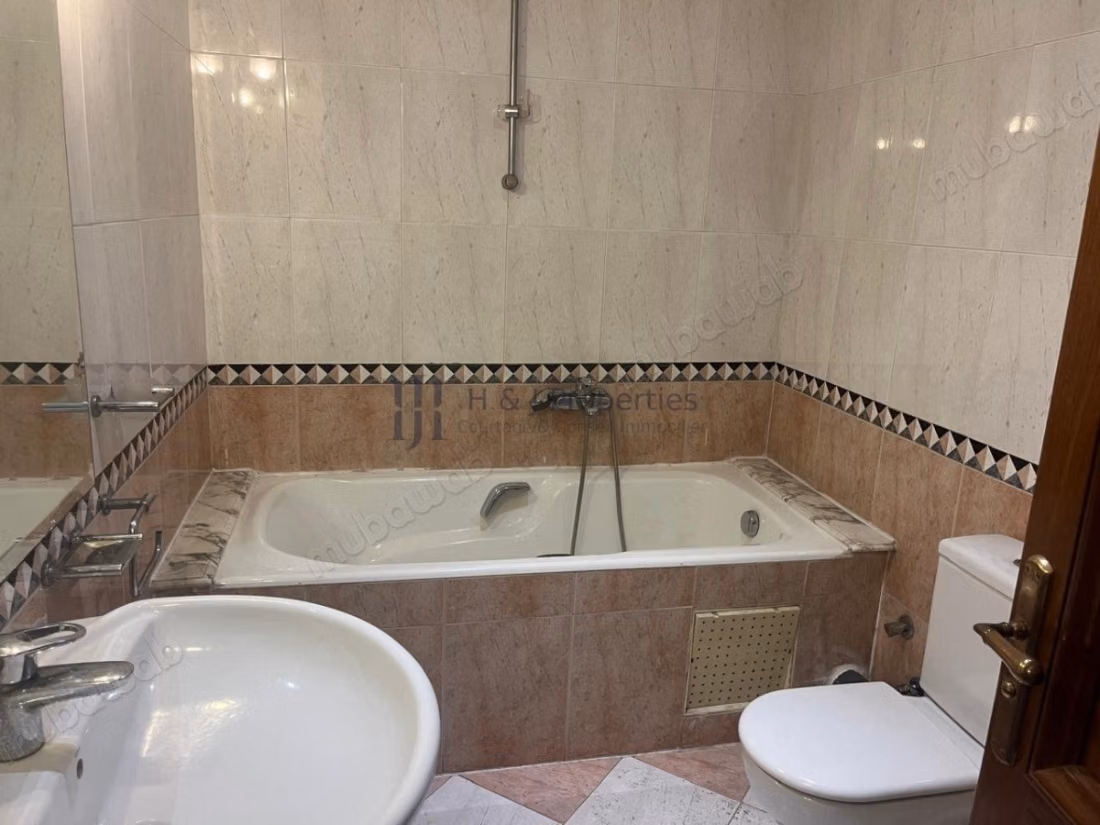 T4 empty duplex of 230m² 3 bedrooms