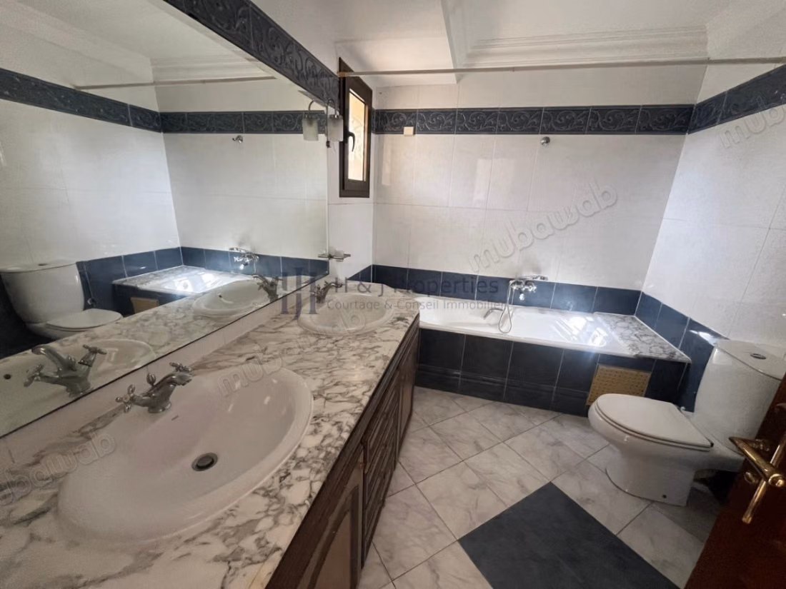 T4 empty duplex of 230m² 3 bedrooms