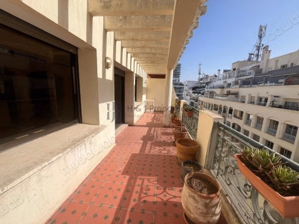 T4 empty duplex of 230m² 3 bedrooms