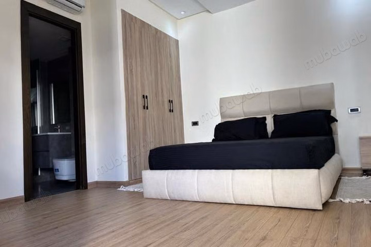 Appartement à louer à Dar Bouazza. 
Surface de 140 m². 
Meublé