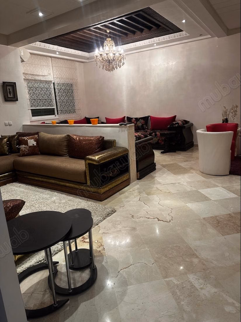 Bel appartement en location à Route Immouzer. 
3 pièces confortables. 
Meublé