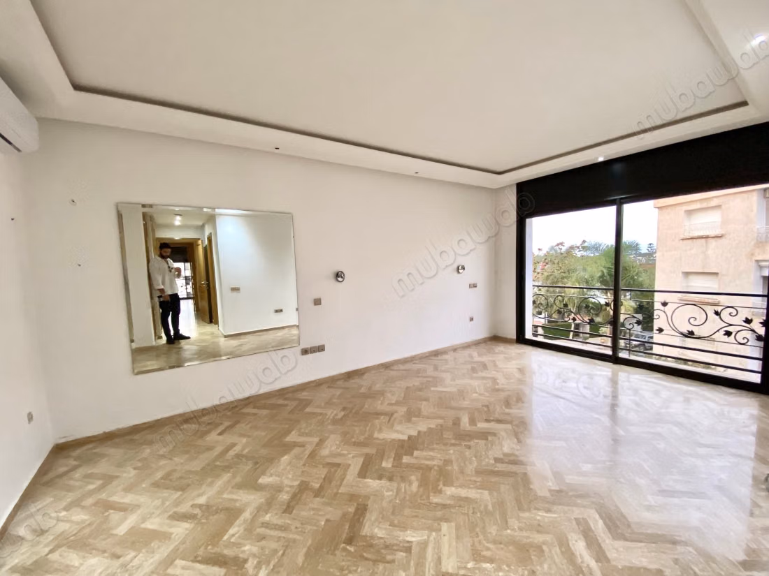 Apartment for rent in Riyad Extension. Total area 300 m². Concierge service, air conditioning