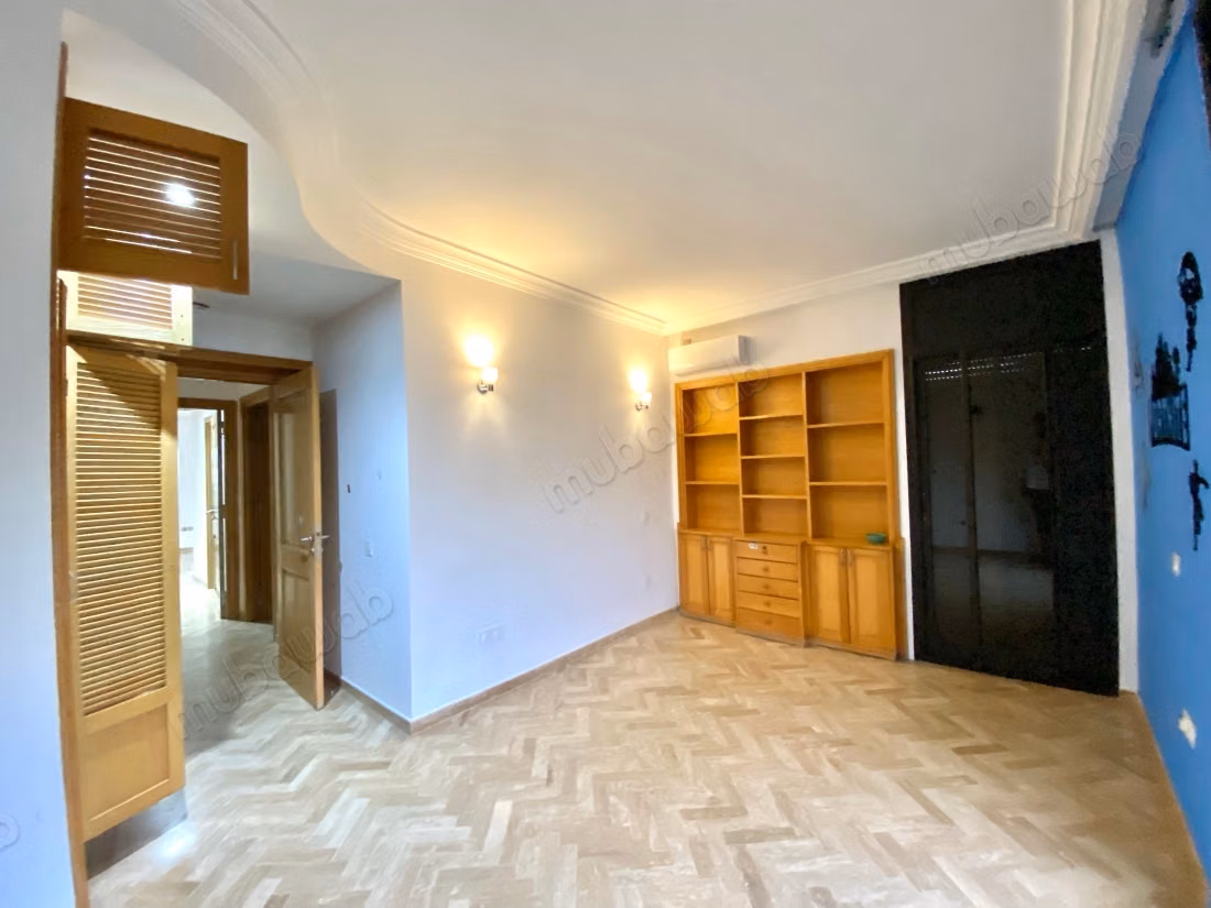 Apartment for rent in Riyad Extension. Total area 300 m². Concierge service, air conditioning