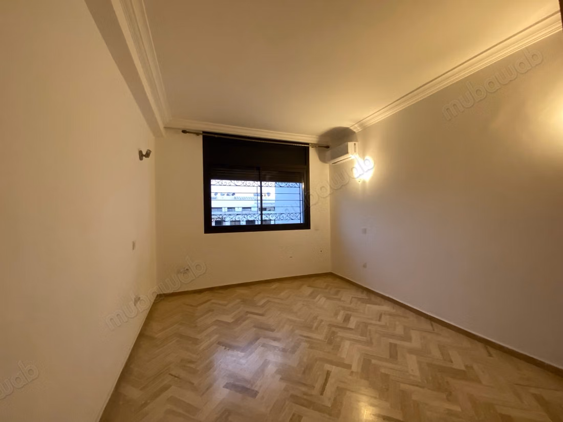 Apartamento en alquiler en Riyad Extensión. Superficie total de 300 m². Servicio de conserjería, aire acondicionado
