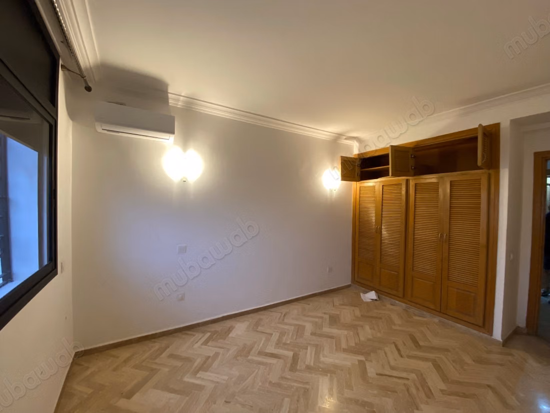 Apartment for rent in Riyad Extension. Total area 300 m². Concierge service, air conditioning