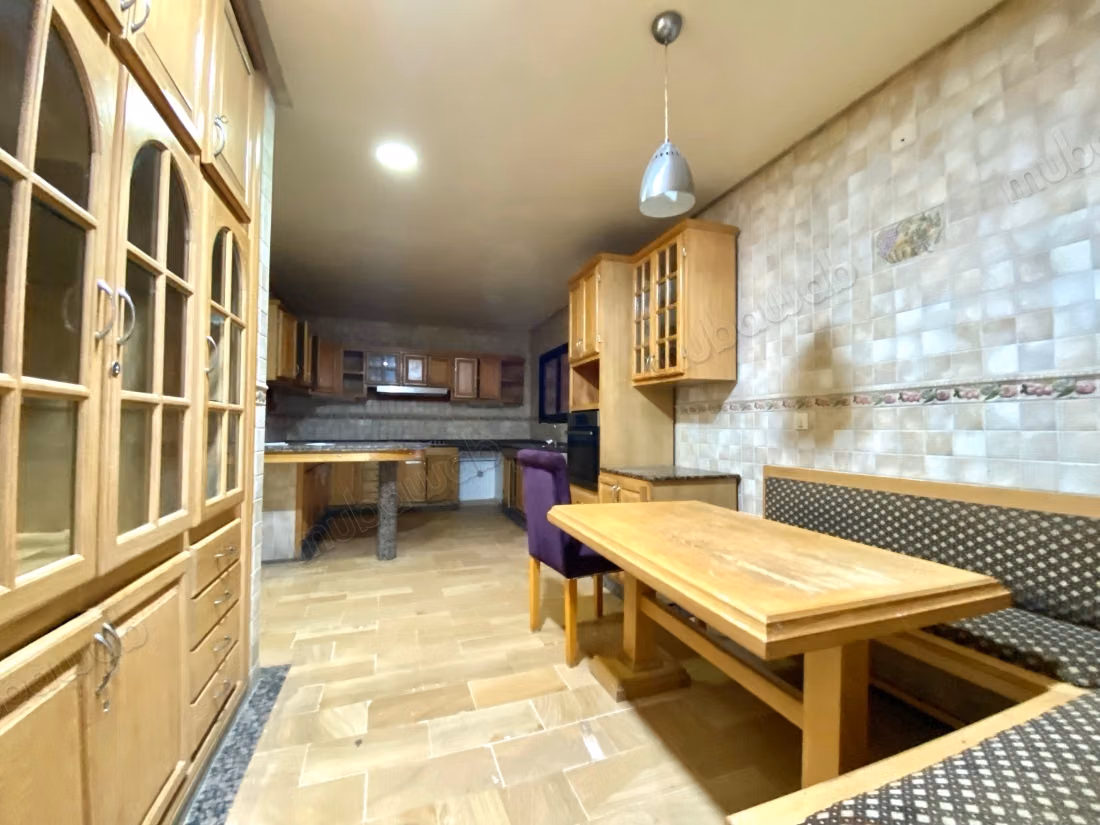 Apartamento en alquiler en Riyad Extensión. Superficie total de 300 m². Servicio de conserjería, aire acondicionado