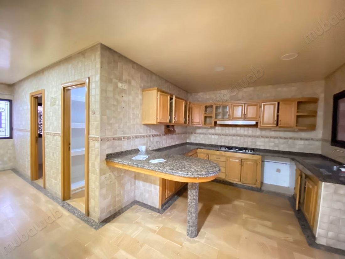 Apartment for rent in Riyad Extension. Total area 300 m². Concierge service, air conditioning