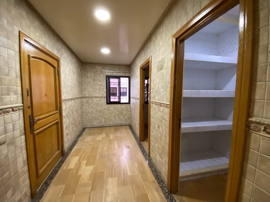 Apartamento en alquiler en Riyad Extensión. Superficie total de 300 m². Servicio de conserjería, aire acondicionado